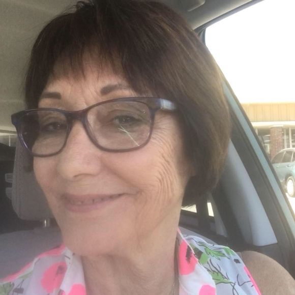 Meet your Posher, Cynthia - Picture 1 of 1